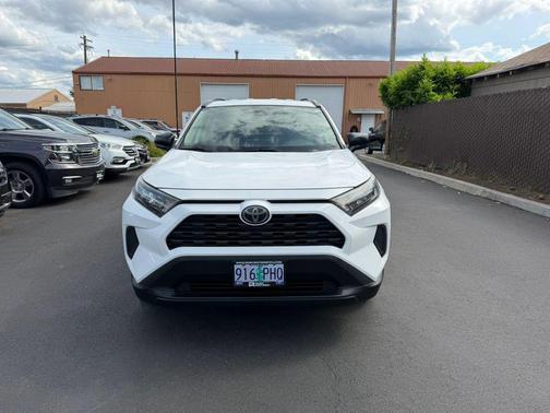 Super White 2019 Toyota RAV4 LE