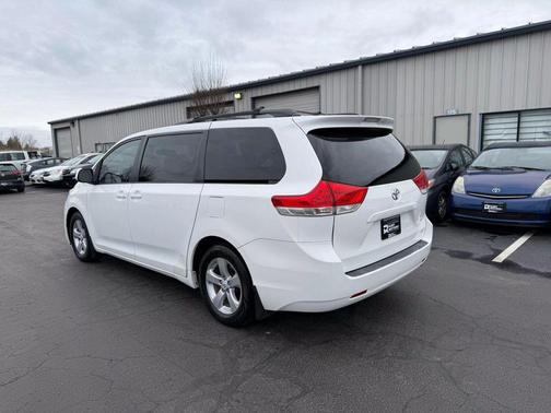 2011 Toyota Sienna LE