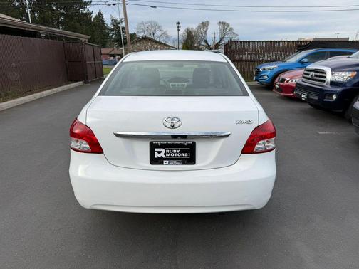 2012 Toyota Yaris SE