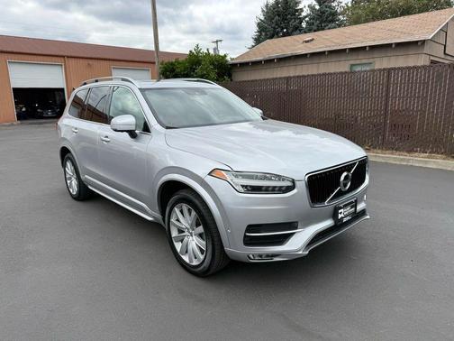 2016 Volvo XC90 T6 Momentum