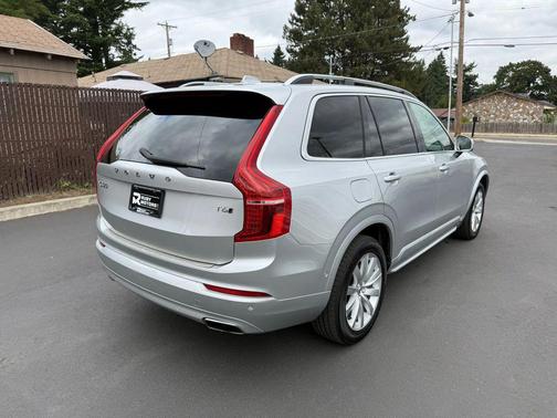 2016 Volvo XC90 T6 Momentum