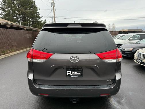 2014 Toyota Sienna XLE