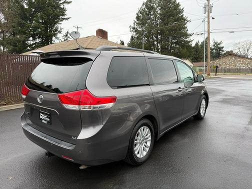 2014 Toyota Sienna XLE