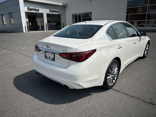 2023 INFINITI Q50 LUXE