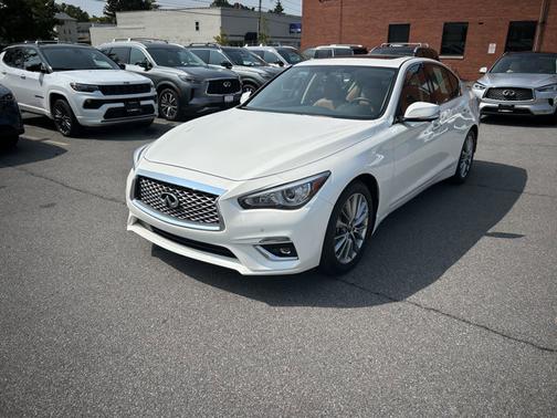 2023 INFINITI Q50 LUXE