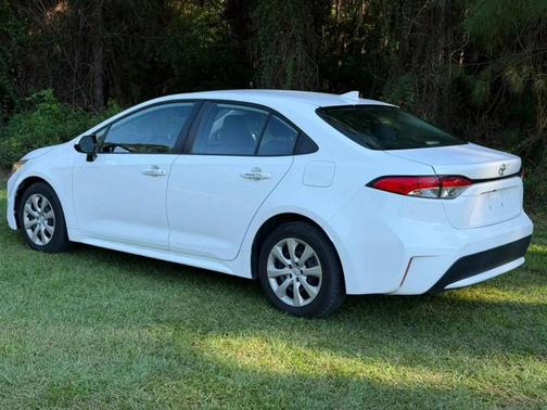 White 2020 Toyota Corolla LE