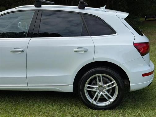 Glacier White Metallic 2017 Audi Q5 2.0T Premium Plus