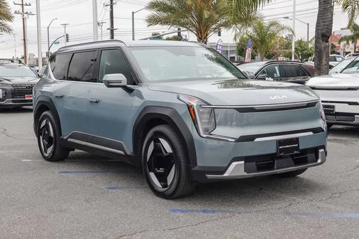 Iceberg Green 2024 Kia EV9 Wind