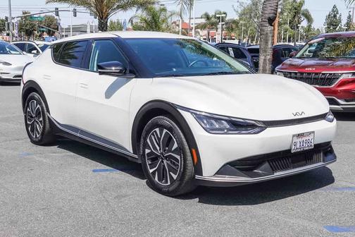 Snow White Pearl 2024 Kia EV6 Light