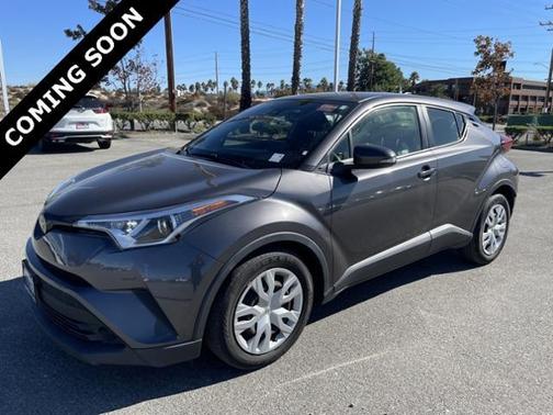 Photo 1 of 21 of 2019 Toyota C-HR LE