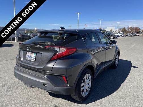 Photo 4 of 21 of 2019 Toyota C-HR LE