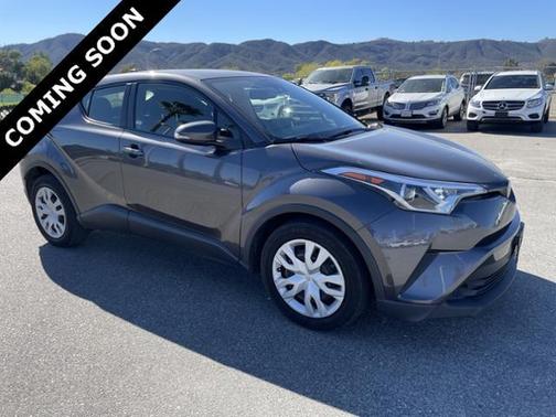 Photo 3 of 21 of 2019 Toyota C-HR LE