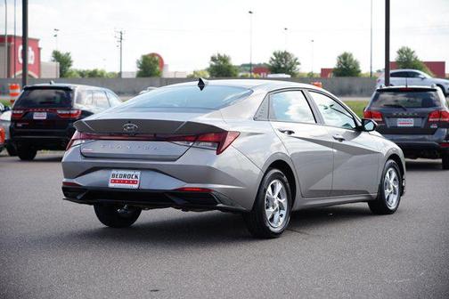 2023 Hyundai ELANTRA SE