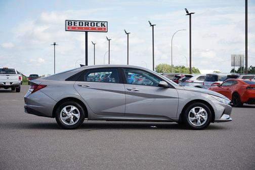 2023 Hyundai ELANTRA SE