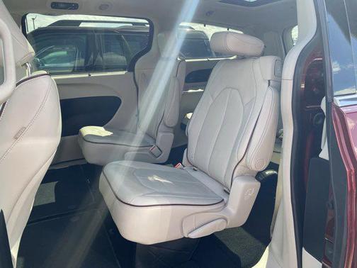 Velvet Red Pearlcoat 2017 Chrysler Pacifica Limited