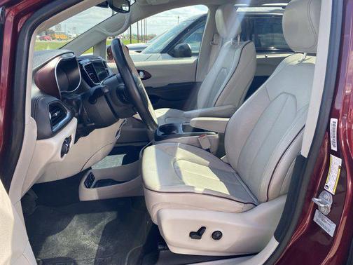 Velvet Red Pearlcoat 2017 Chrysler Pacifica Limited