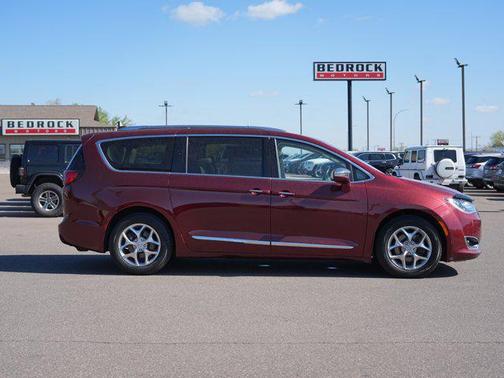 Velvet Red Pearlcoat 2017 Chrysler Pacifica Limited