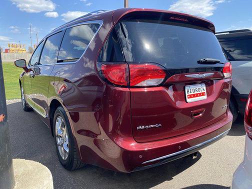 Velvet Red Pearlcoat 2017 Chrysler Pacifica Limited