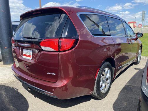 Velvet Red Pearlcoat 2017 Chrysler Pacifica Limited