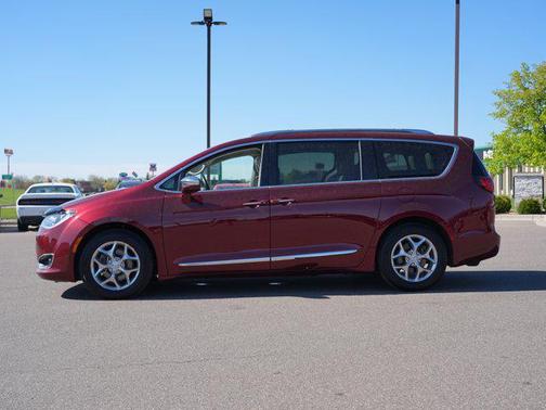 Velvet Red Pearlcoat 2017 Chrysler Pacifica Limited