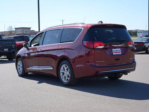 Velvet Red Pearlcoat 2017 Chrysler Pacifica Limited