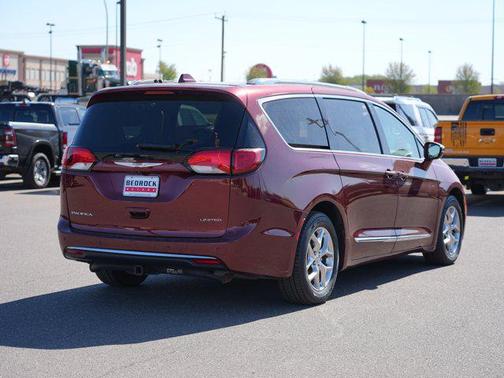 Velvet Red Pearlcoat 2017 Chrysler Pacifica Limited