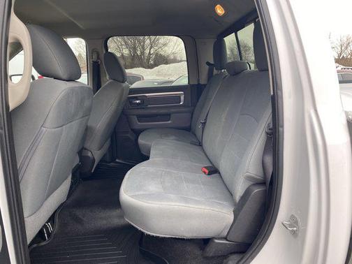 2017 RAM 2500 SLT Crew Cab 4x4 6'4' Box