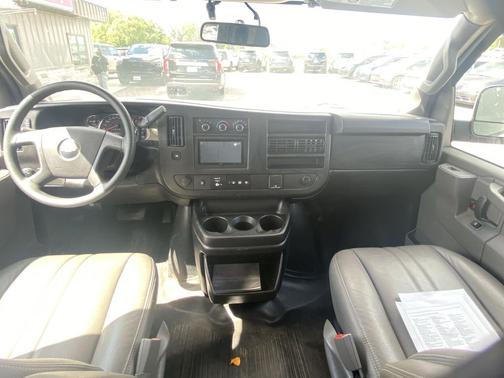 Summit White 2018 Chevrolet Express 2500 Work Van