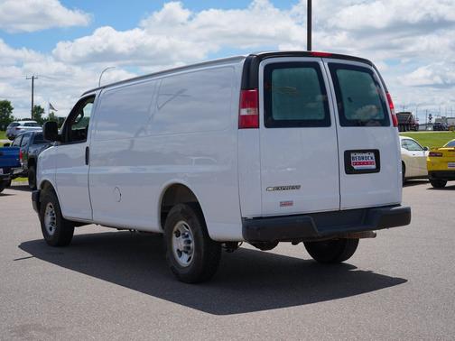Summit White 2018 Chevrolet Express 2500 Work Van