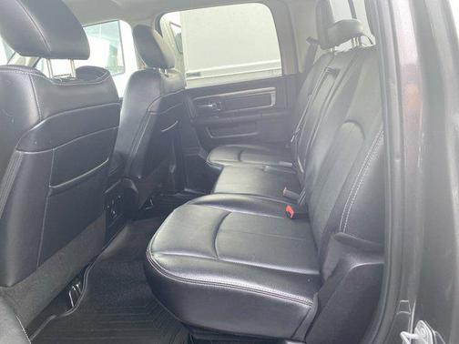 2018 RAM 2500 Laramie Crew Cab 4x4 6'4' Box