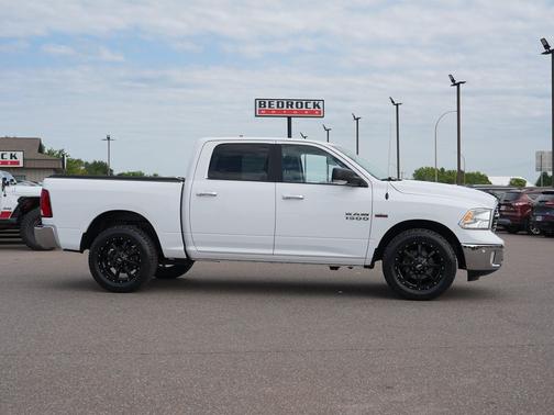 Bright White Clearcoat 2018 RAM 1500 Big Horn