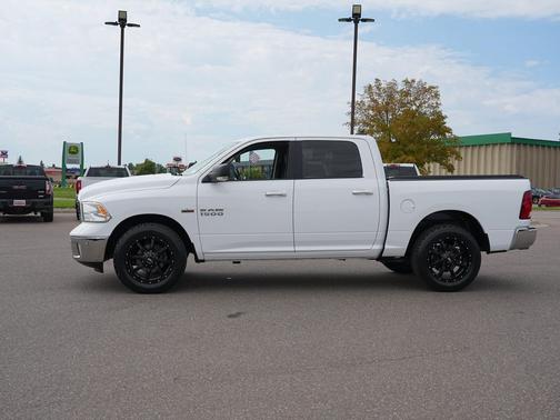 Bright White Clearcoat 2018 RAM 1500 Big Horn