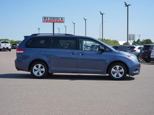Shoreline Blue Pearl 2014 Toyota Sienna LE