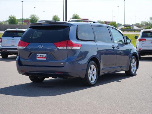 Shoreline Blue Pearl 2014 Toyota Sienna LE