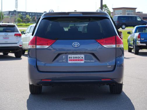 Shoreline Blue Pearl 2014 Toyota Sienna LE