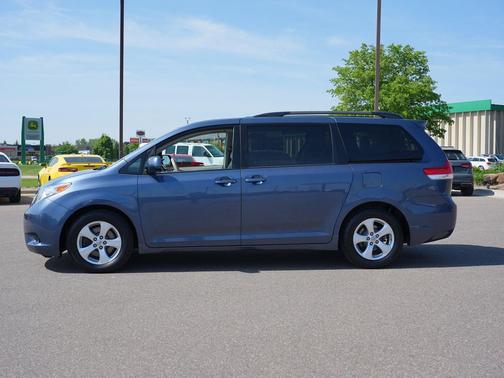 Shoreline Blue Pearl 2014 Toyota Sienna LE
