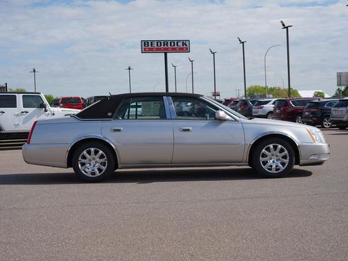 Light Platinum 2008 Cadillac DTS Base