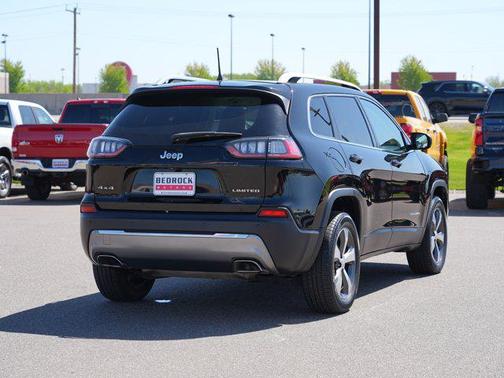 Diamond Black Crystal Pearlcoat 2019 Jeep Cherokee Limited