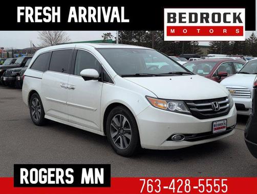White Diamond Pearl 2017 Honda Odyssey Touring