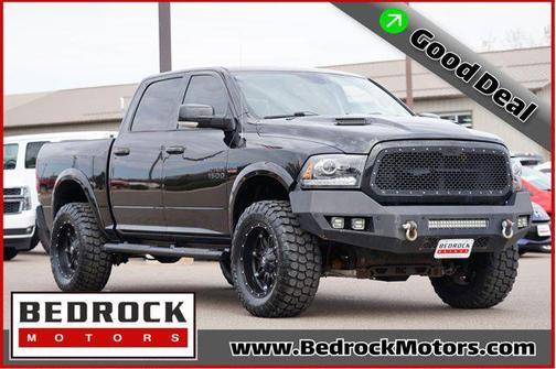 2017 RAM 1500 Night Crew Cab 4x4 5'7' Box