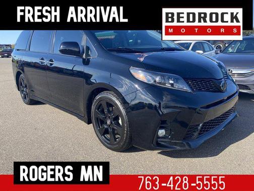 Midnight Black Metallic 2020 Toyota Sienna SE