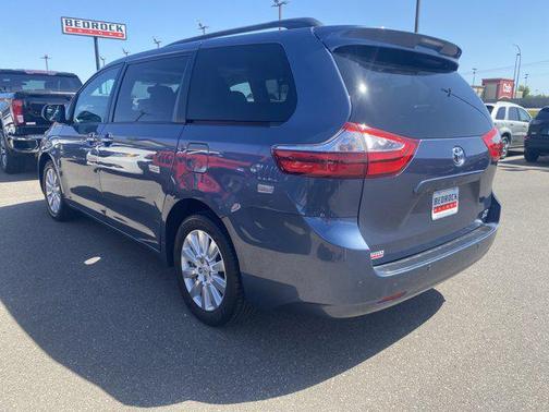 Shoreline Blue Pearl 2017 Toyota Sienna XLE Premium