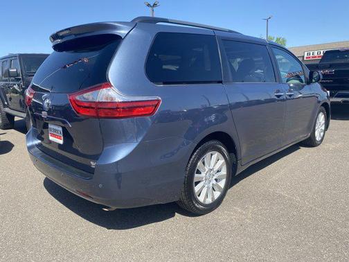 Shoreline Blue Pearl 2017 Toyota Sienna XLE Premium