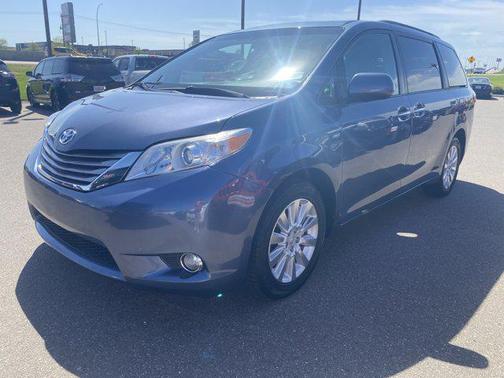Shoreline Blue Pearl 2017 Toyota Sienna XLE Premium