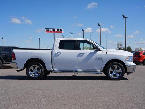 Bright White Clearcoat 2017 RAM 1500 Big Horn