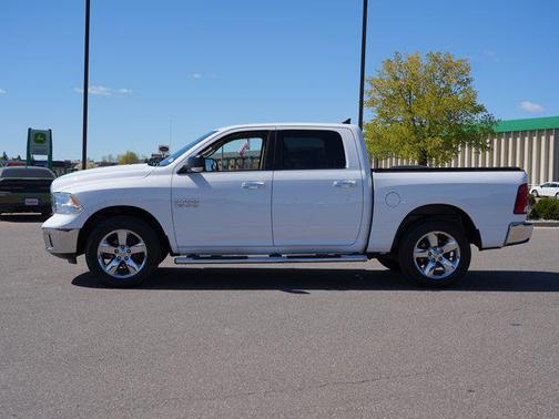 Bright White Clearcoat 2017 RAM 1500 Big Horn