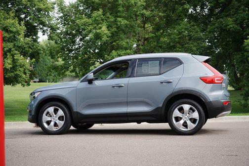 2020 Volvo XC40 T5 Momentum