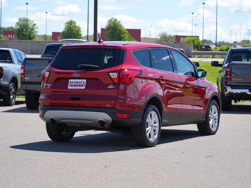 Ruby Red Metallic Tinted Clearcoat 2019 Ford Escape SE