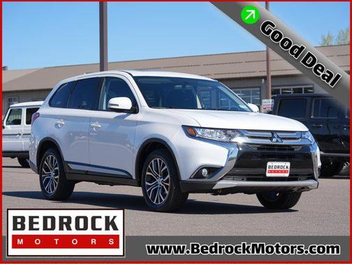Diamond White Pearl 2018 Mitsubishi Outlander SE