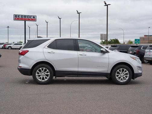 Silver Ice Metallic 2019 Chevrolet Equinox 1LT